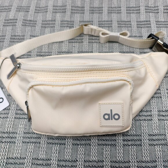 NWT ALO Yoga Explorer Adjustable Waist Pack - Nylon Design - Picture 3 of 5